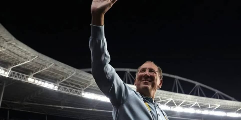 Atacante de R$24M e +2 pra jogar com Almada: Textor confirma 3 reforços no Botafogo pra ser campeão