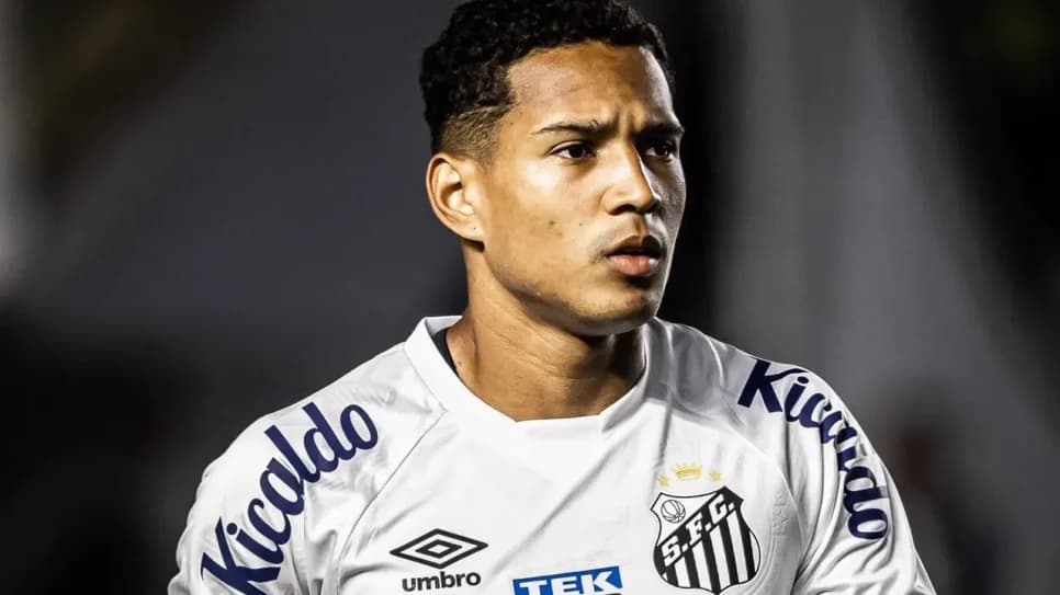 João Lucas no Santos (Foto: Raul Baretta / Santos FC) João Lucas no Santos (Foto: Raul Baretta / Santos FC)