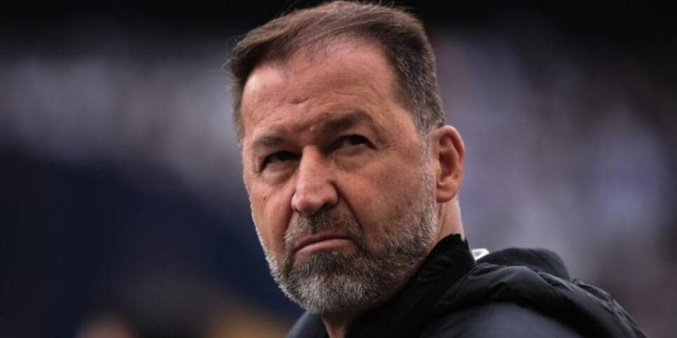 Reunião com portas fechadas: Corinthians bate o martelo sobre saída de Augusto Melo da presidência