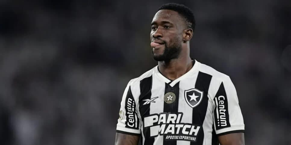 Bastos craque de futebol do Botafogo (Foto: Thiago Ribeiro/AGIF)