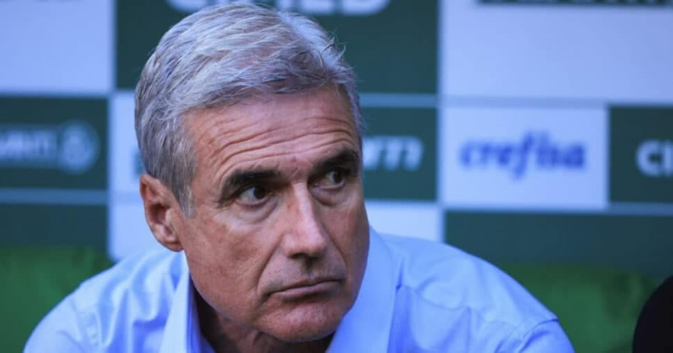 Luís Castro aceita comandar o Grêmio e pede R$2M por mês para substituir Mano Menezes em 2026