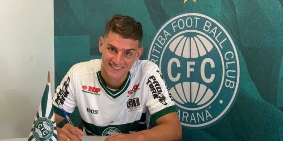 Natanael renovou com o Coritiba em 2021 (Reprodução: Coritiba/Divulgação) Natanael renovou com o Coritiba em 2021 (Reprodução: Coritiba/Divulgação)