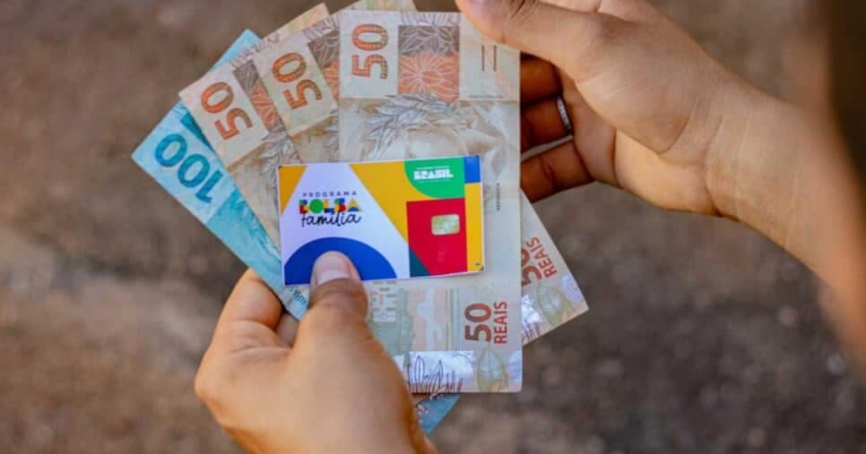 Governo bate o martelo e crava adeus no Bolsa Família - (Foto: Internet) Governo bate o martelo e crava adeus no Bolsa Família - (Foto: Internet)