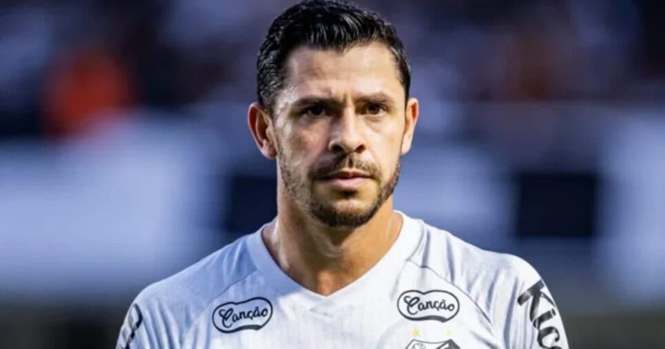 Giuliano dá adeus ao Santos junto com +6 craques e está prestes a assinar com rival ainda em 2024