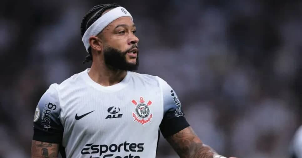 Depay craque de futebol (Foto: Ettore Chiereguini/AGIF)