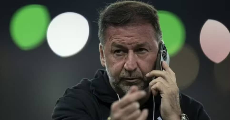 Martelo batido: Veja se Augusto Melo continua ou deixa o Corinthians em 2025