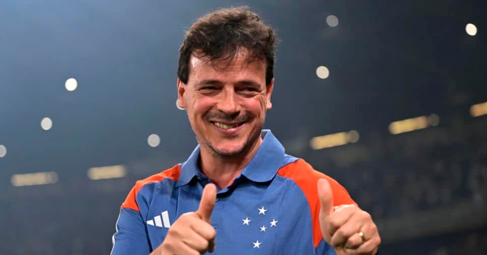Retorno apoteótico de craque de R$ 18M chega voando no Cruzeiro e Diniz solta fogos de alegria