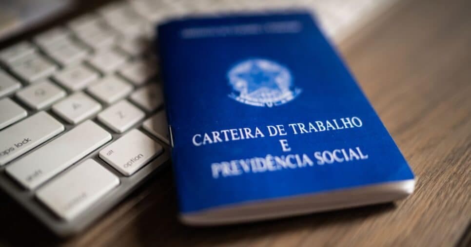 CLTs em êxtase: INSS libera aposentadoria aos 49 anos e comunicado é emitido para salvar trabalhadores em 2025
