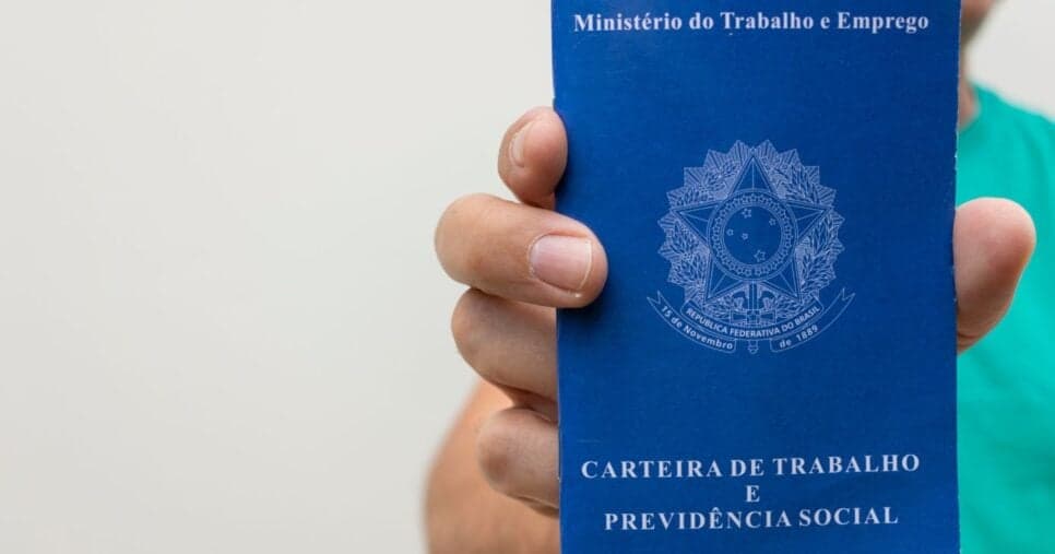 Funcionários em êxtase: Lei trabalhista em vigor crava 30 horas semanais para salvar brasileiros em 2025