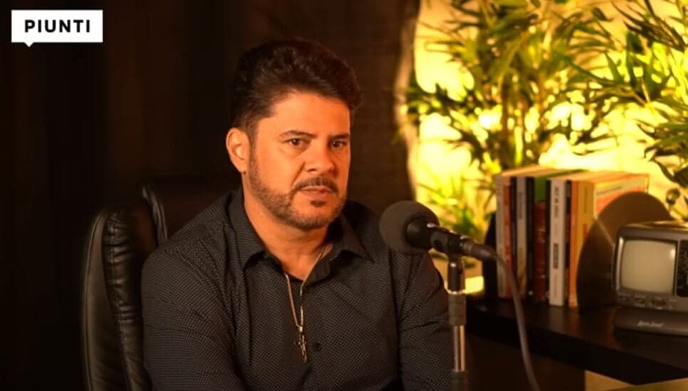 Sertanejo Gustavo entrega vício e morte de seu parceiro em dupla (Fotos: Reprodução/ YouTube) Sertanejo Gustavo entrega vício e morte de seu parceiro em dupla (Fotos: Reprodução/ YouTube)