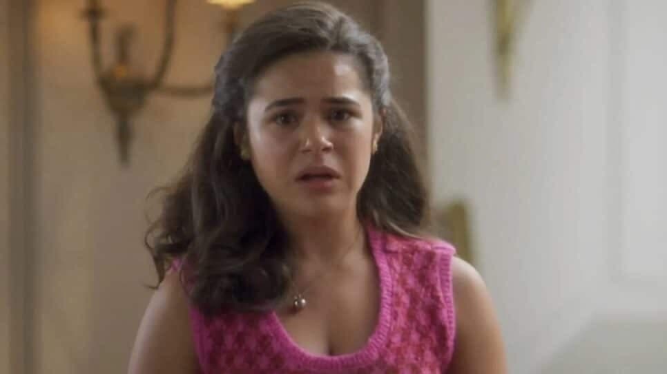 Bia sofre afogamento em domingo de praia (Foto: Reprodução/ TV Globo) Bia sofre afogamento em domingo de praia (Foto: Reprodução/ TV Globo)