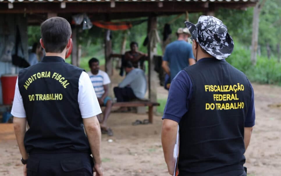 Agentes de inspeção do Ministério do Trabalho (Foto Reprodução/ Agentes de inspeção do Ministério do Trabalho (Foto Reprodução/