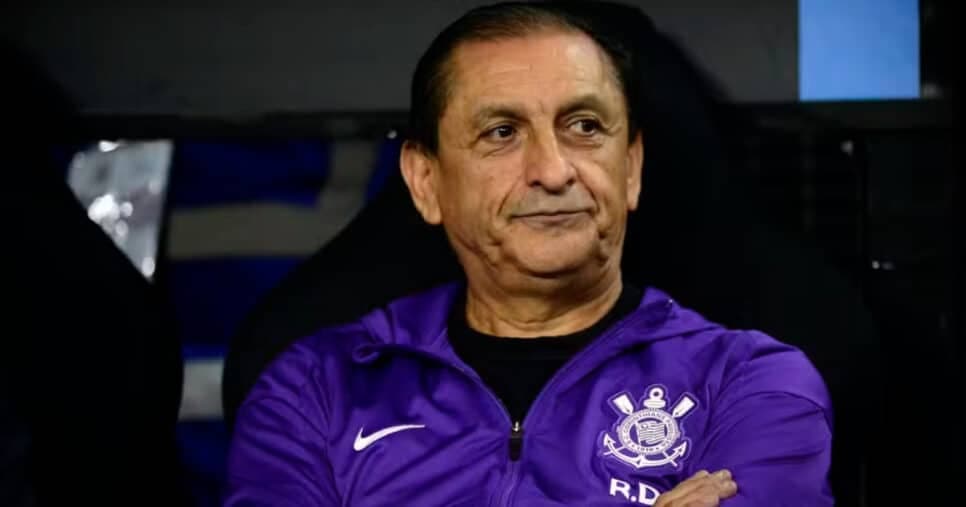 Augusto Melo dá veredito sobre permanência de Ramón Diaz no Corinthians (Foto: Marcos Ribolli)