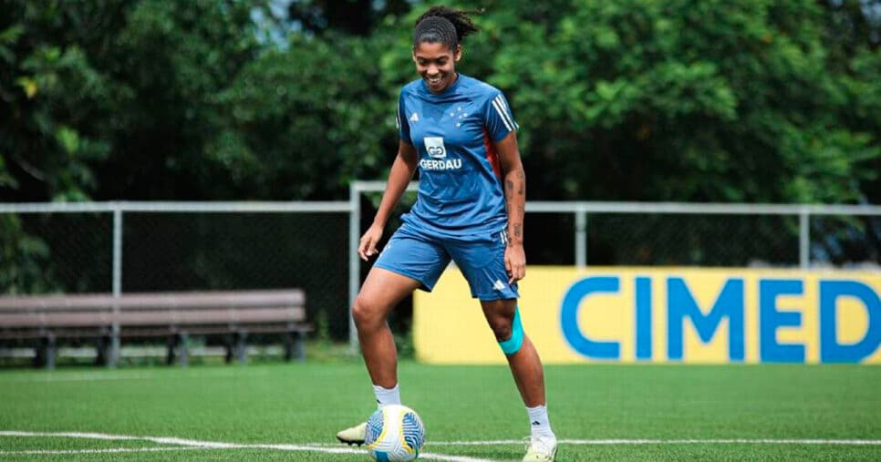 Rebeca durante treinamento do Cruzeiro (Foto: Reprodução) Rebeca durante treinamento do Cruzeiro (Foto: Reprodução)