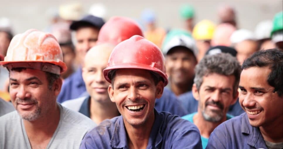 Carga horária menor e 4 dias de trabalho: 2 vitórias anunciadas para salvar CLTs em Salvador, BA, em 2025