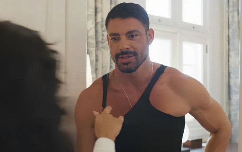 Bella Campos e Cauã Reymond no remake de Vale Tudo: personagens transam na estreia (Foto: Reprodução / Globo)
Bella Campos e Cauã Reymond no remake de Vale Tudo: personagens transam na estreia (Foto: Reprodução / Globo)