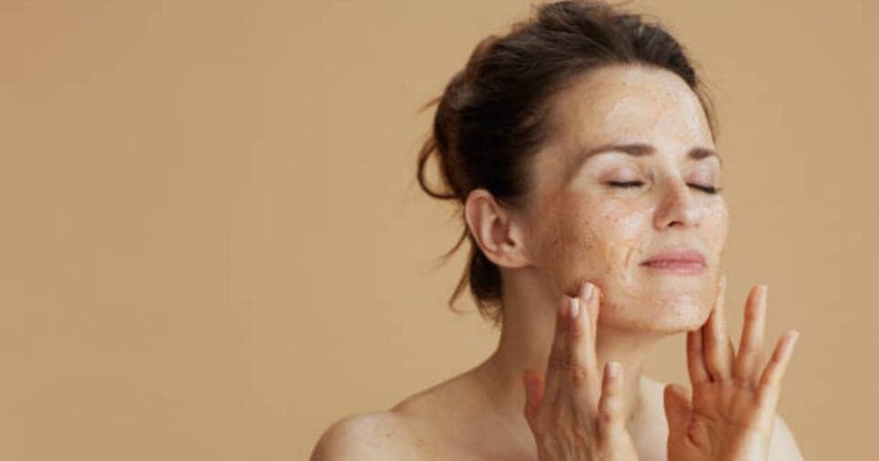 Fim das rugas e rejuvenescem 15 anos: Receita com 2 ingredientes traz colágeno caseiro mais potente do mundo