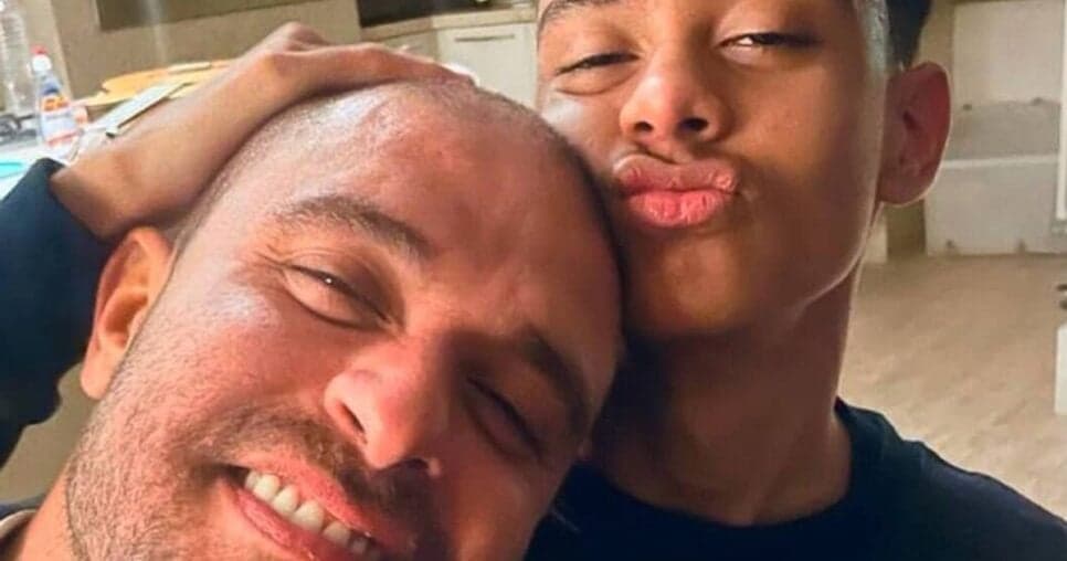 Diogo Nogueira e seu filho a quem devia pensão alimentícia faraônica (Foto: Reprodução/ Instagram)
