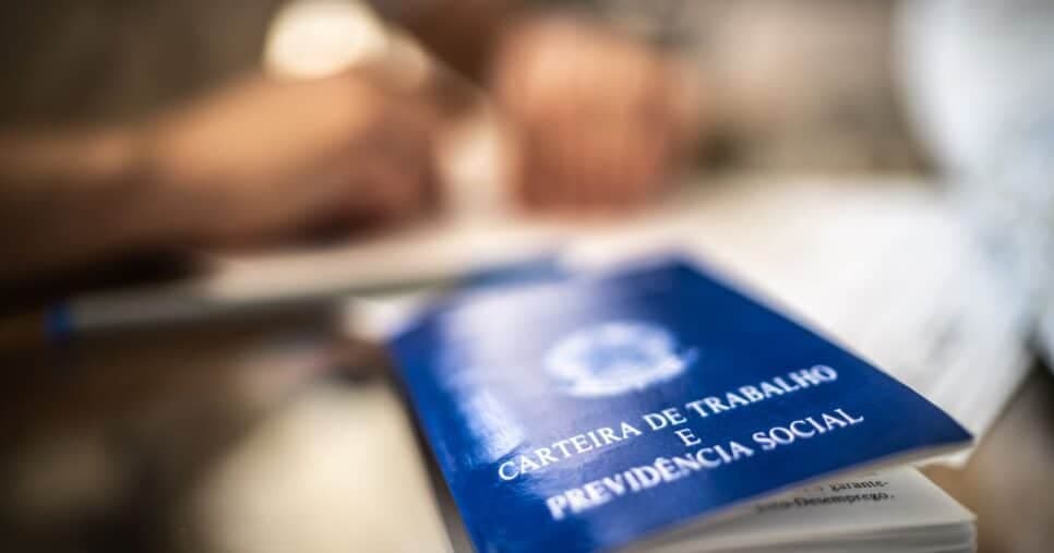 Melhor que 13º salário: Lei trabalhista confirma saque EXTRA todo mês para lista de CLTs em 2025