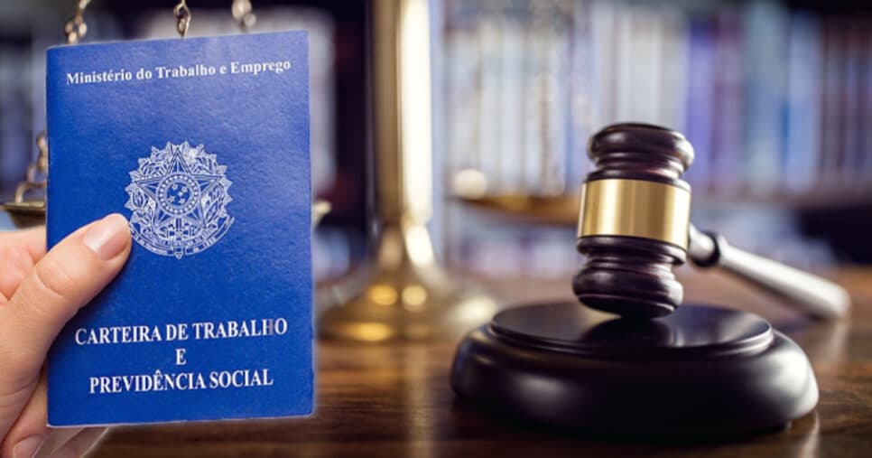 Nada de férias: Lei trabalhista em vigor em 2025 libera demissão pouco antes do descanso de CLTs