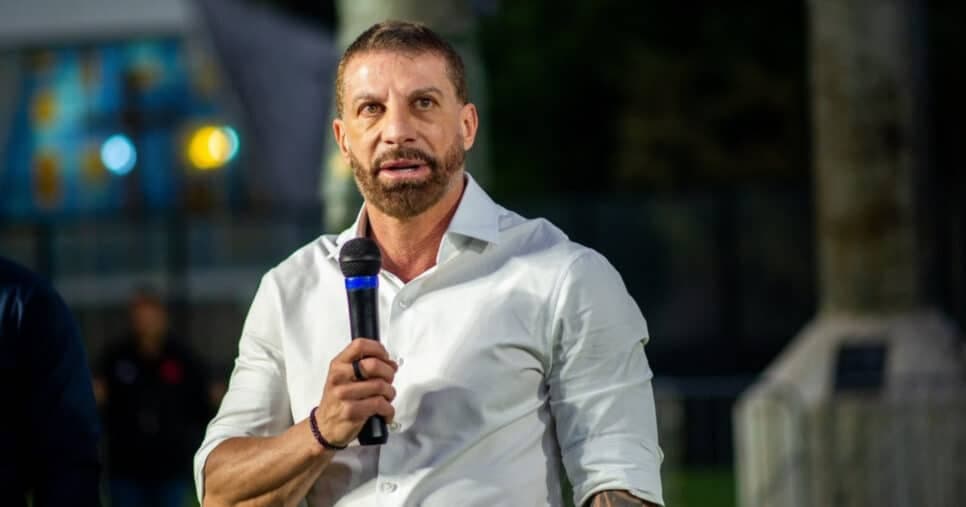 R$45M: Pedrinho passa a perna em Augusto no Corinthians com contrato histórico e pacotão de 8 reforços