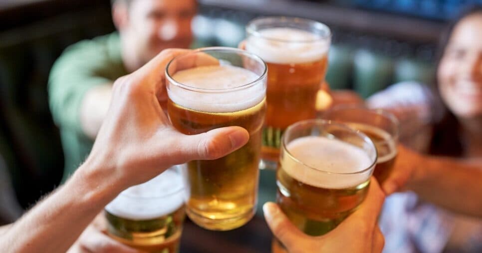 Bar mais amado de Curitiba, PR, ressurge das cinzas após encerrar as atividades por 6 anos e clientes vibram