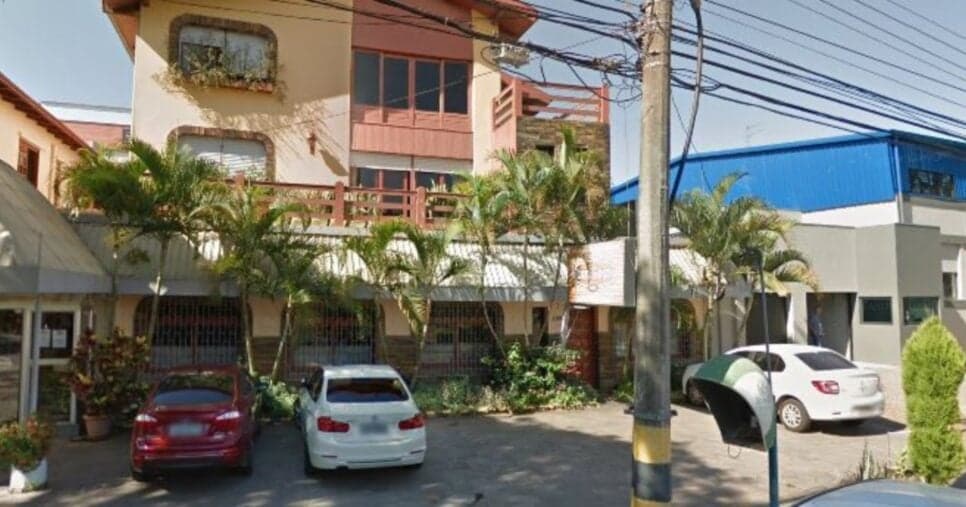 Fachada da churrascaria fechada Fachada da churrascaria fechada