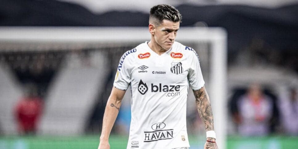 Léo Godoy chegou ao Santos em 2025 (Reprodução: Raul Baretta) Léo Godoy chegou ao Santos em 2025 (Reprodução: Raul Baretta)
