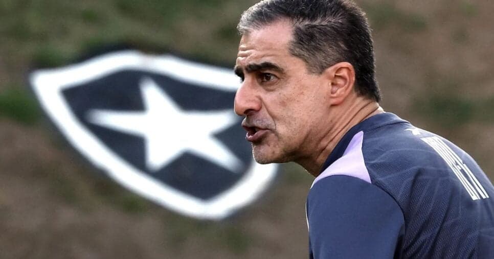 "Nós não conseguimos": Paiva emite anúncio no Botafogo e demissão é exigida após vexame na Liberta