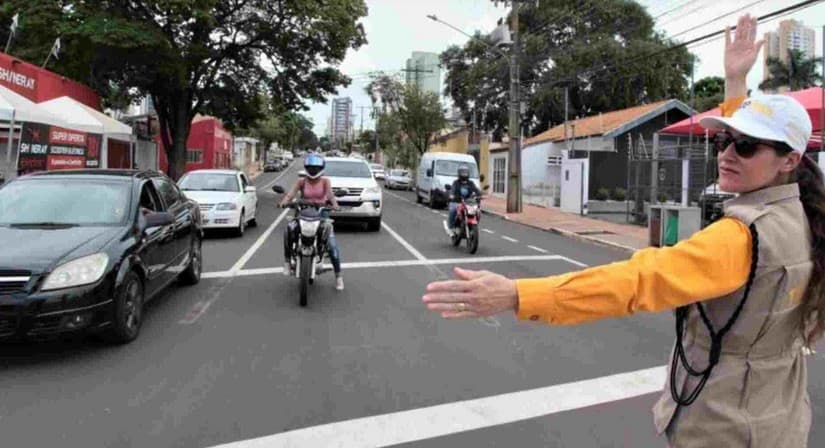 Agente de Trânsito (Foto: Reprodução / Agetran)
Agente de Trânsito (Foto: Reprodução / Agetran)