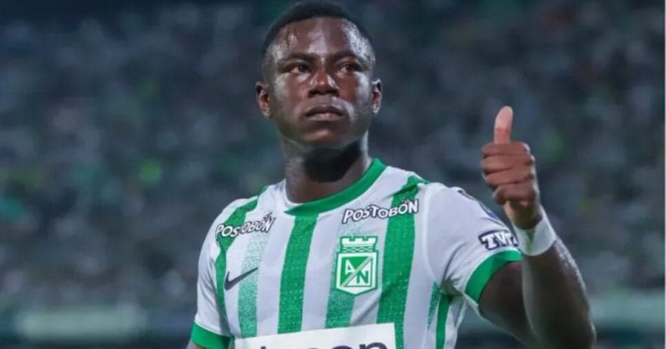 Marino Hinestroza com a camisa do Atlético Nacional. Foto/Reprodução: vizzor image Marino Hinestroza com a camisa do Atlético Nacional. Foto/Reprodução: vizzor image
