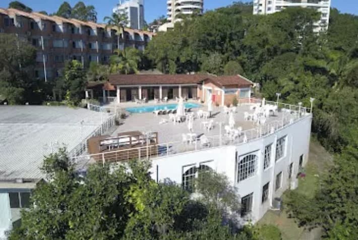 Vista aérea do hotel (Foto: Reprodução / Instagram)
Vista aérea do hotel (Foto: Reprodução / Instagram)