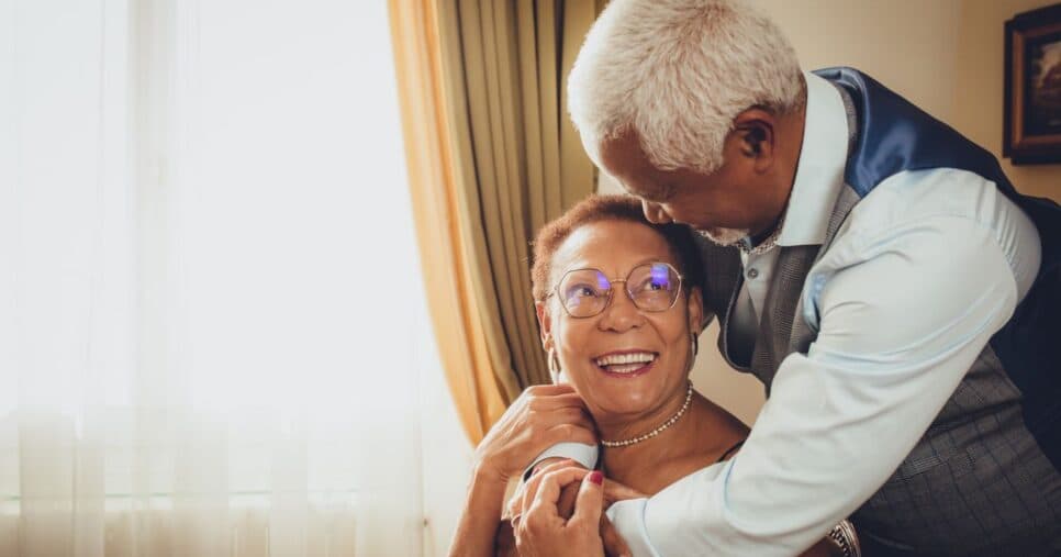 Conta de água, luz e +1 quase de graça: Isenção em 3 dívidas é confirmada para salvar idosos 65+