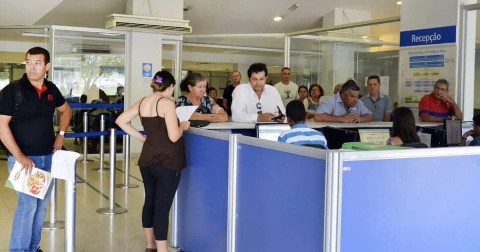 CLTs desesperados e Lula ciente: Atraso no pagamento do INSS é confirmado para 2M de CPFs em 2025