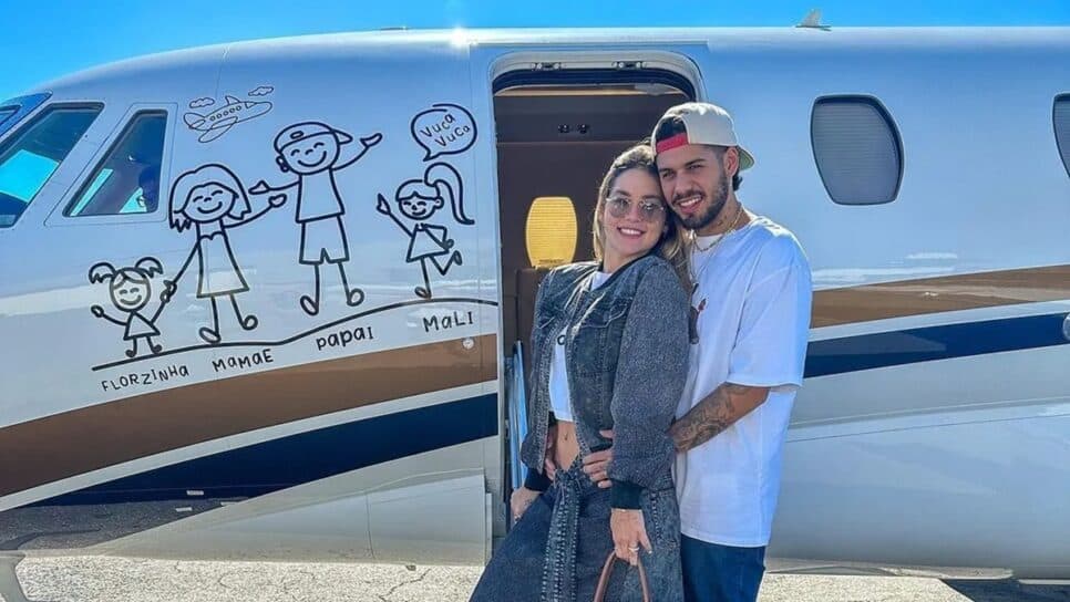 O ex-casal em frente a aeronave da família (Foto: Reprodução/ Instagram) O ex-casal em frente a aeronave da família (Foto: Reprodução/ Instagram)