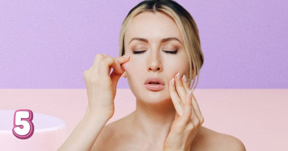 5 exercícios faciais ajudam a sumir com rugas pela manhã