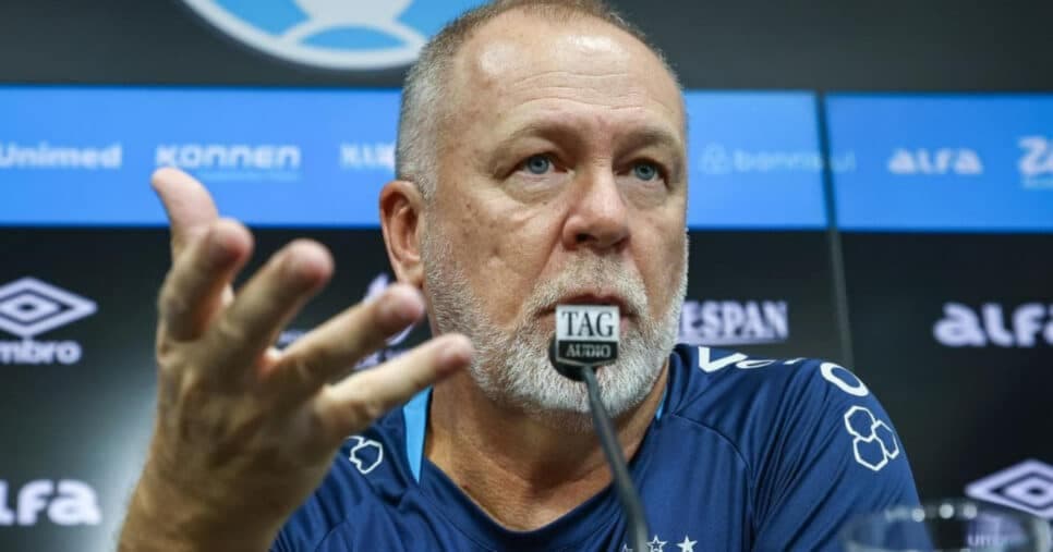 Mano Menezes avisado: Guerra arma saída de lateral no Grêmio em 2025
