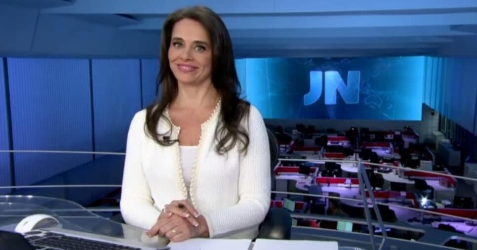 Lembra dela? Carla Vilhena, ex-âncora da Globo, vive assim longe da TV