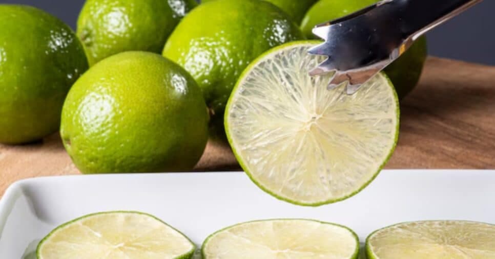 Truque simples com limão faz a casa cheirar a fresco e é a nova moda do momento