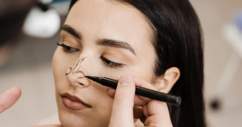 Veja como dar efeito de rinoplastia (Foto: Divulgação) Veja como dar efeito de rinoplastia (Foto: Divulgação)