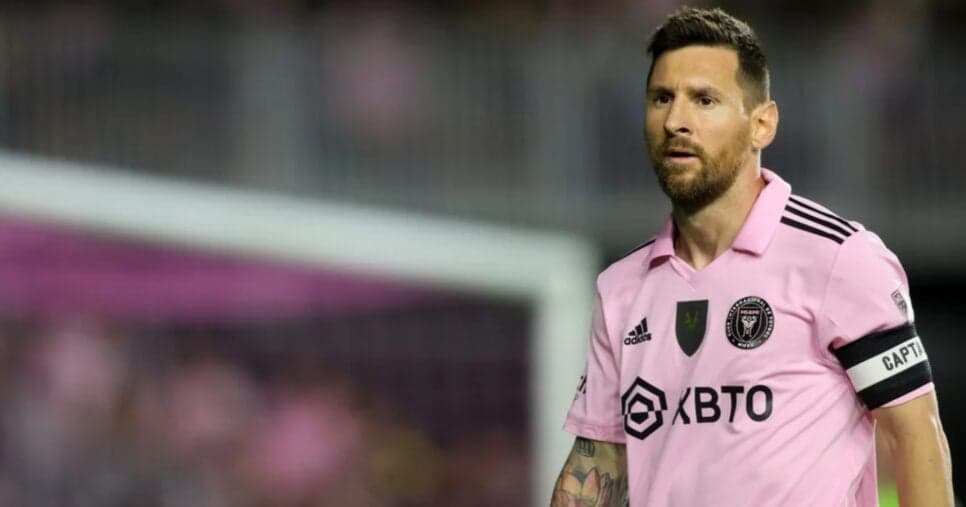 Nem Santos e nem Flamengo: Contratação de Messi é anunciada pra vestir azul em 2025