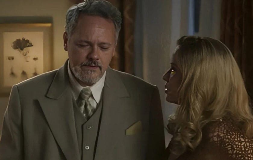 Raimundo (Danton Mello) e Lígia (Palomma Duarte) em cena de Garota do Momento (Foto: Reprodução / Globo) Raimundo (Danton Mello) e Lígia (Palomma Duarte) em cena de Garota do Momento (Foto: Reprodução / Globo)