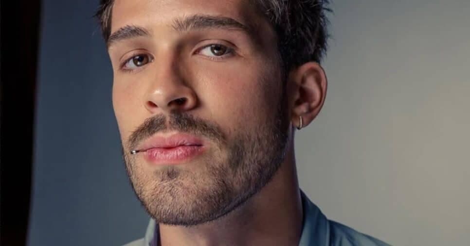 João Guilherme, filho de Leonardo, surge só de cueca, assume o que está acontecendo e detalhe rouba a cena