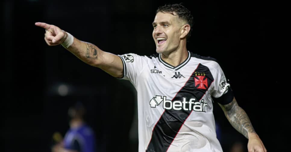 Pablo Vegetti com a camisa do Vasco (Foto: Matheus Lima / Vasco) Pablo Vegetti com a camisa do Vasco (Foto: Matheus Lima / Vasco)