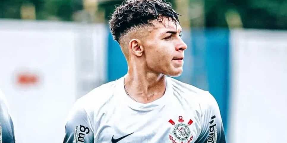 Julinho está prestes a assinar em definitivo com o Goiás (Reprodução: Wanderson Oliveira) Julinho está prestes a assinar em definitivo com o Goiás (Reprodução: Wanderson Oliveira)