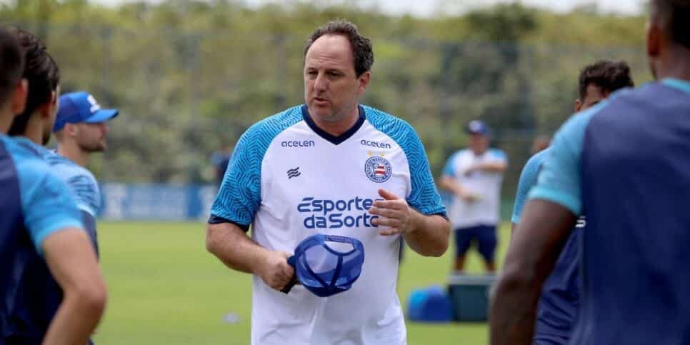 Rogério Ceni no comando do treino no Bahia (Reprodução: Felipe Oliveira) Rogério Ceni no comando do treino no Bahia (Reprodução: Felipe Oliveira)