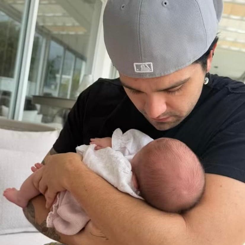 Luan Santana e a filha Serena - Foto: Internet Luan Santana e a filha Serena - Foto: Internet