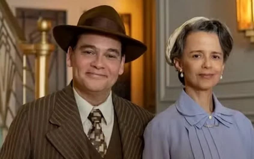 Aderbal (Claudio Gabriel) e Marilda (Dani Barros) em Êta Mundo Melhor! (Foto: Reprodução / Globo)
Aderbal (Claudio Gabriel) e Marilda (Dani Barros) em Êta Mundo Melhor! (Foto: Reprodução / Globo)
