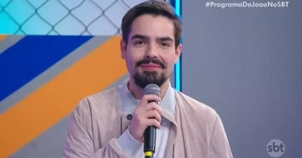 João Silva homenageia Faustão em estreia no SBT e fala da recuperação do pai