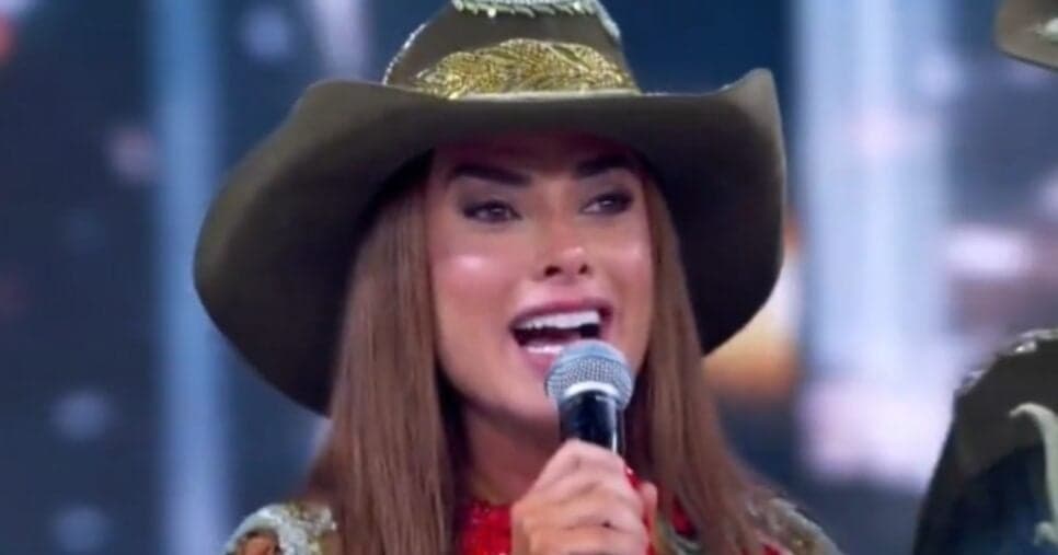 Nicole Bahls é 'exorcizada' no palco do Domingão após performance na Dança dos Famosos: "Eu recebo''